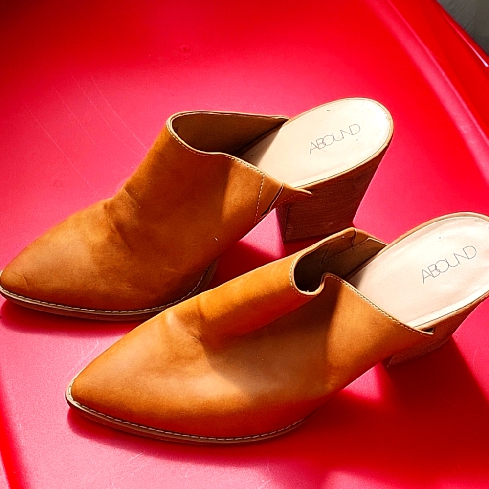 Abound mules